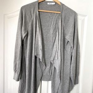 ❣️2/$25❣️Reitman’s grey knit waterfall cardigan 2X